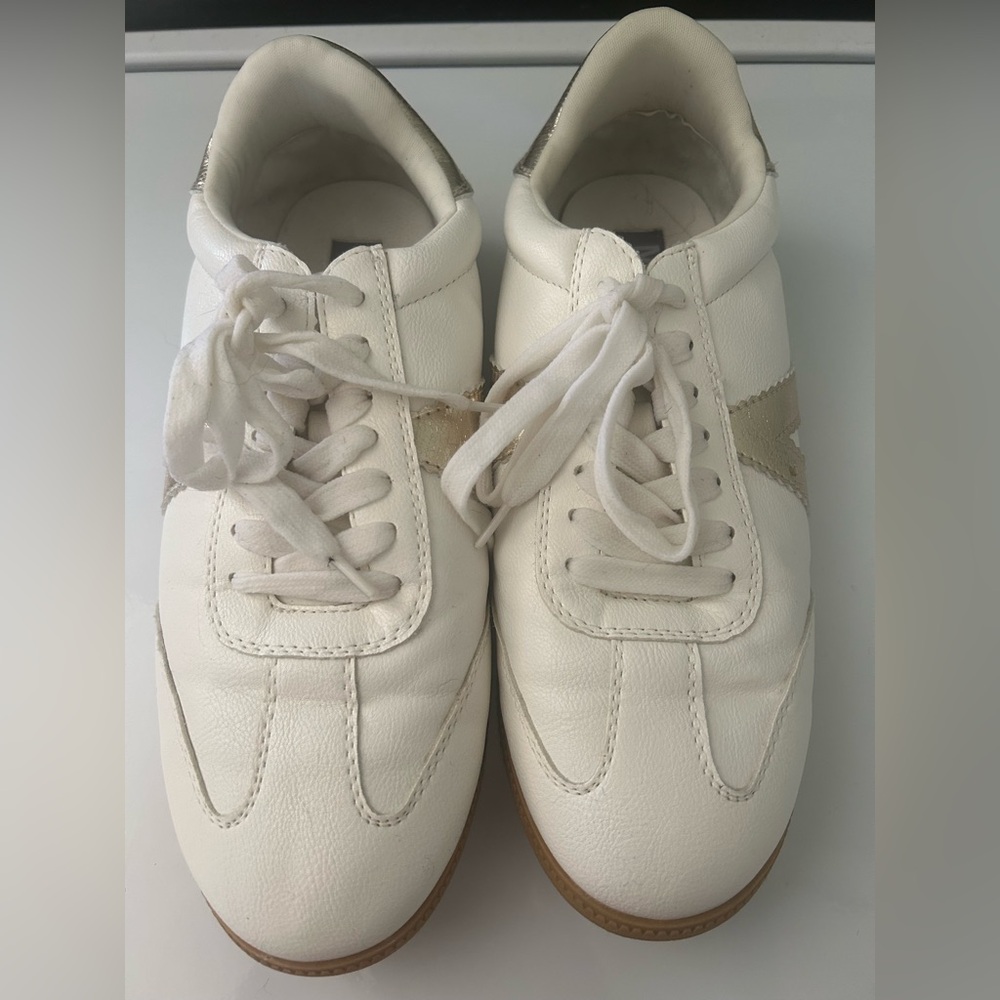 MIA sneakers. Gently worn condition. Womens 9
